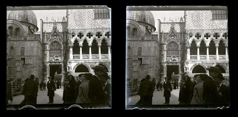 Porta del cortile del Palazzo Ducale (originale)