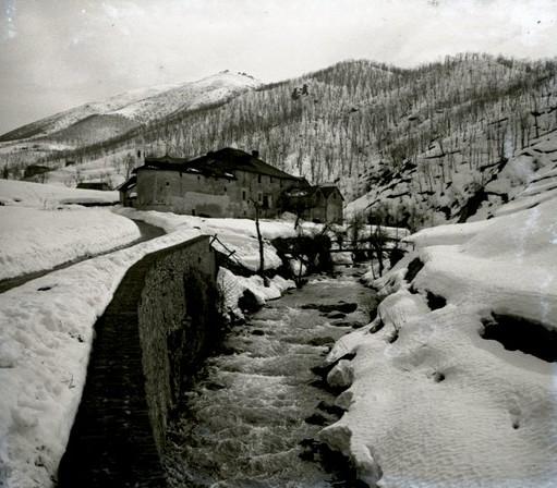 Cascinale lungo il torrente Lemme (taglio)