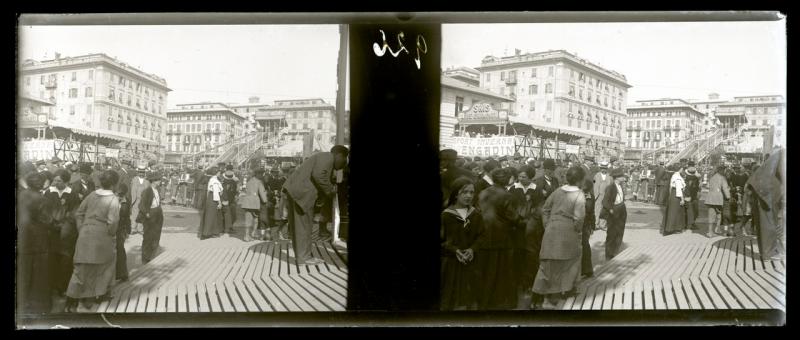 Festival in piazza del Popolo. Montagne russe (originale)