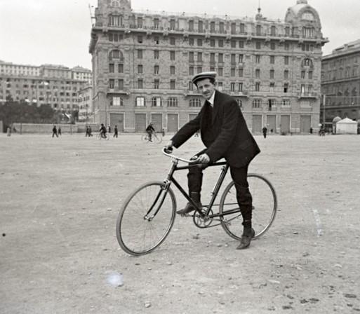 Lorenzo in bicicletta - Un formidabile corridore (taglio)