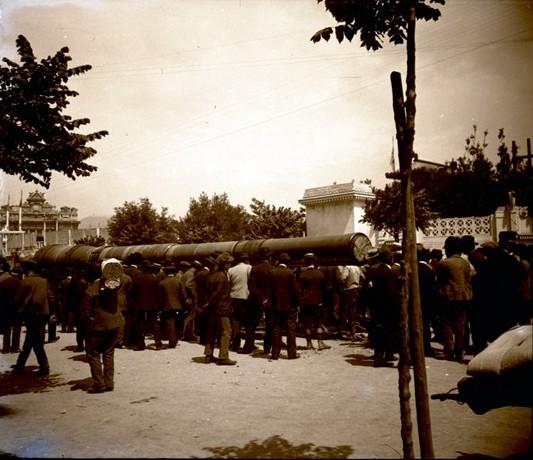 Trasporto di un cannone da 305 (taglio)