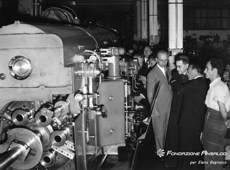 Motoguzzi - visita dell'arcivescovo Giuseppe Siri