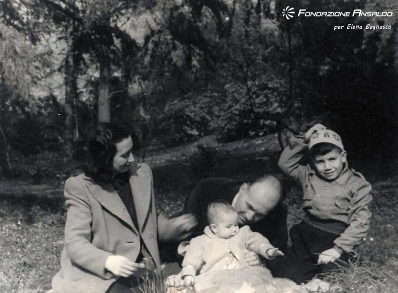 Famiglia Parodi - Giorgio con Elena e i figli Andrea e Roberto