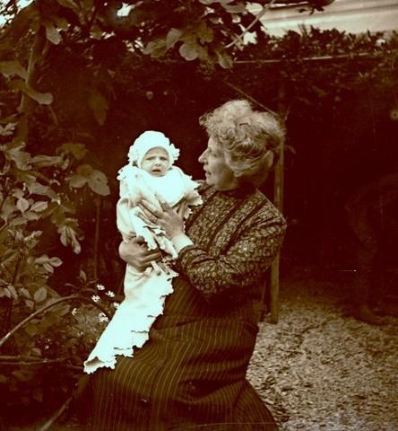 Nonna Rita Manari con Edoardino (taglio)