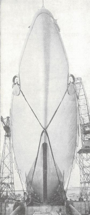 p. 2 - la snella, affilata prora del Josè Moran