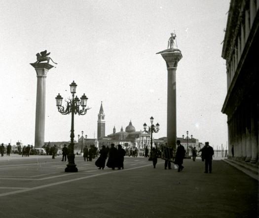 Piazzetta. Colonne di San Marco e del Leone (taglio)