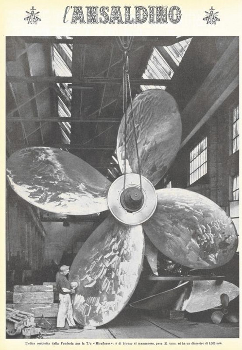p. 20 (quarta di copertina) - l'elica costruita dalla Fonderia per la T"c "MIraflores"; è di bronzo al manganese, pesa 22 tonn. ed ha un diametro di 6.300 mm.