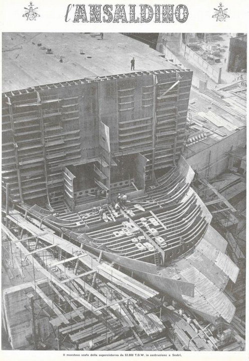 p. 16 (quarta di copertina) - il maestoso scafo della supercisterna da 52.000 T.D.W. in costruzione a Sestri