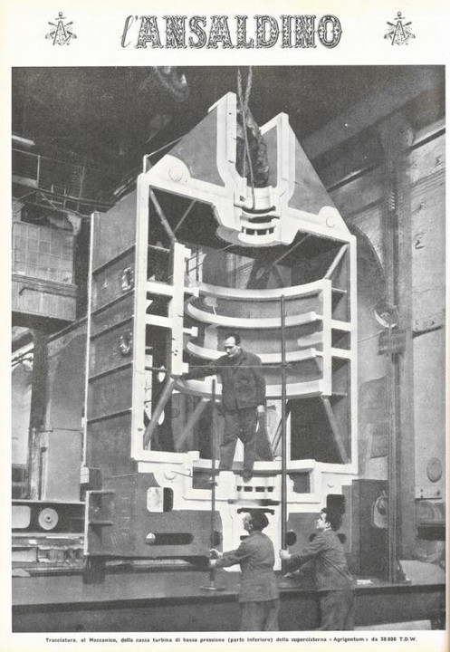 p. 20 (quarta di copertina) - tracciatura, al Meccanico, della cassa turbina di bassa pressione (parte inferiore) della supercisterna "Agrigentum" da 50.000 T.D.W.