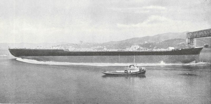 p. 12 - il grande scafo dell'Agrigentum in mare