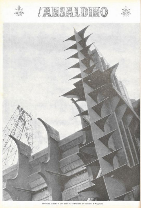 p. 20 (quarta di copertina) - strutture saldate di uno scafo in costruzione al Cantiere al Muggiano