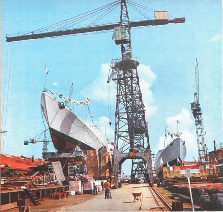 p. 14 - cacciatopediniere per la marina indonesiana sugli scali del Cantiere di Livorno