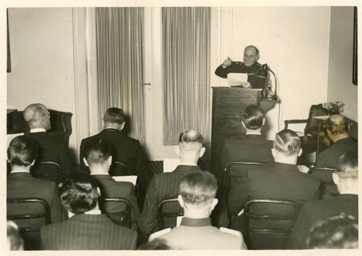Giovanni Ansaldo e i delegati della stampa estera