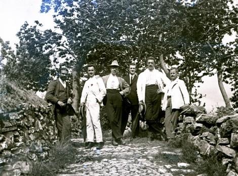 Gruppo a Bavari (taglio)