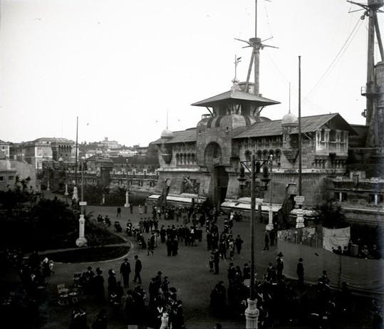 Dalla finestra della Mostra Coloniale (taglio)