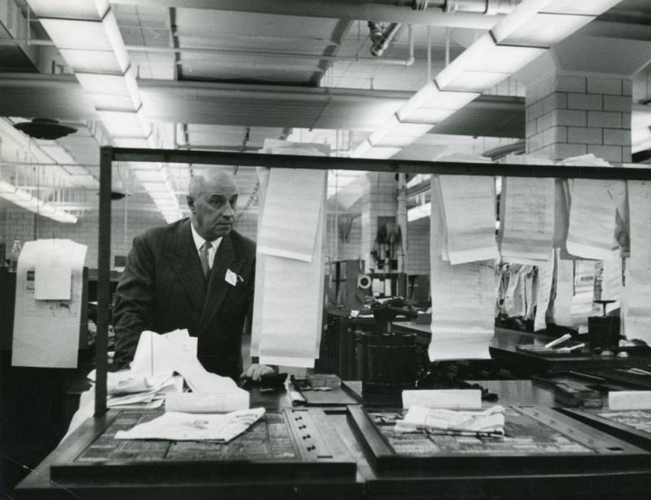 "Giovanni Ansaldo in visita al Louisville Courier" sul retro della foto