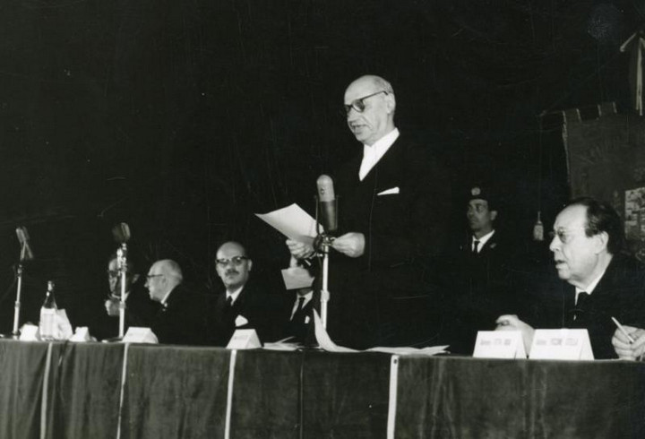 Giovanni Ansaldo durante un intervento a un convegno