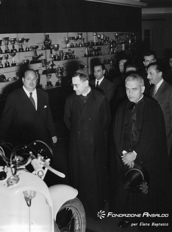 Motoguzzi - visita dell'arcivescovo Giuseppe Siri