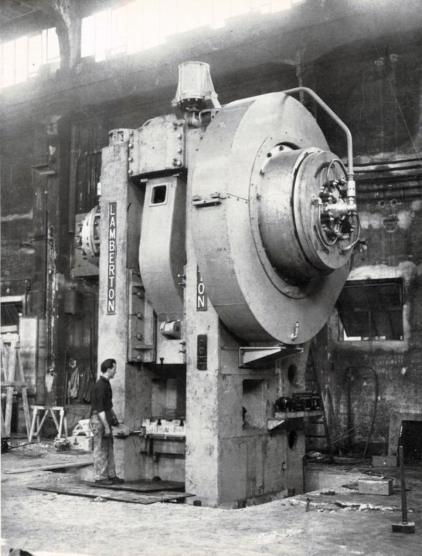 Presa verticale ad alta velocità da 2300 tonnellate fabbricata dalla Eumuco, novembre 1953, anno I, n. 6 - p. 67