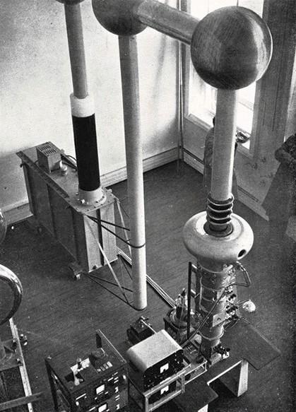 Il microscopio elettronico realizzato dal professor Dupouy per fotografare batteri viventi, gennaio - febbraio 1961, anno IX, n. 1, p. 34