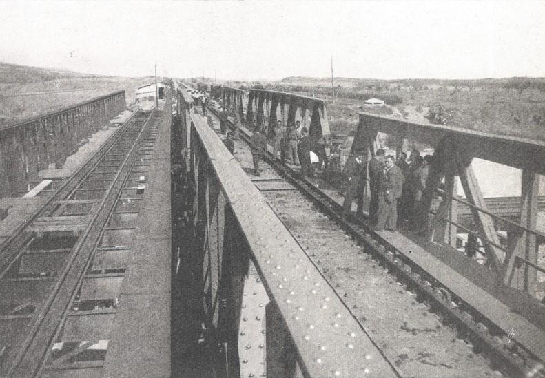 Il ponte di ferro sul fiume Alaca, in Calabria, realizzato dalle Pistoiesi. - p. 17