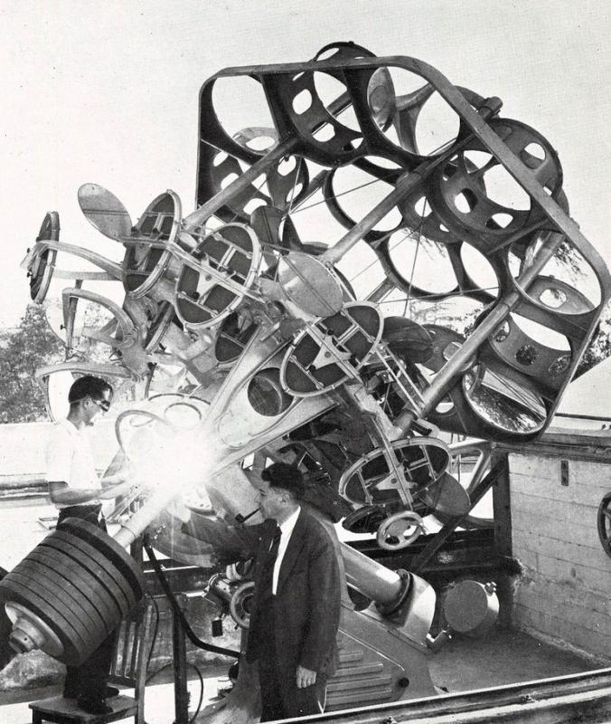 Il grande forno solare dell'istituto di tecnologia della California installato a Caltech, novembre - dicembre 1960, anno VIII, n. 6, p. 33