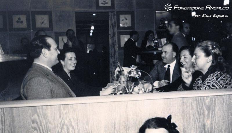 Famiglia Parodi - Giorgio Parodi a cena con la moglie Elena, il fratello Enrico, la cognata Gabriella e un'amica