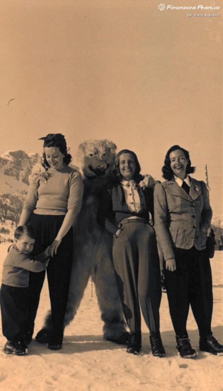 Famiglia Parodi - Elena Cais di Pierlas Parodi con il piccolo Andrea, la sorella Gabriella e un'amica sulla neve
