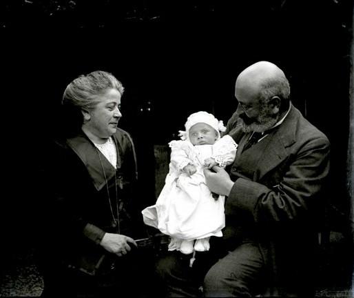 I nonni Franzoni con Edoardino (taglio)