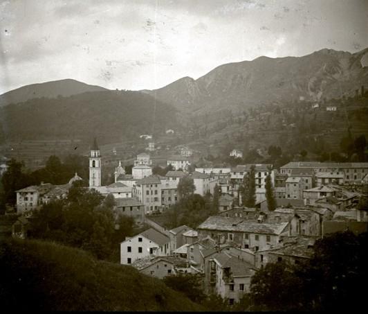 Torriglia. Panorama colla chiesa (taglio)