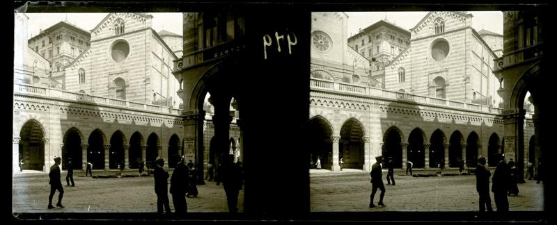 Via XX Settembre. Portici e chiesa di Santo Stefano (originale)