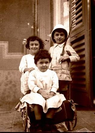 Ritratto di bambini del giardino del sig. Ciarli (taglio)