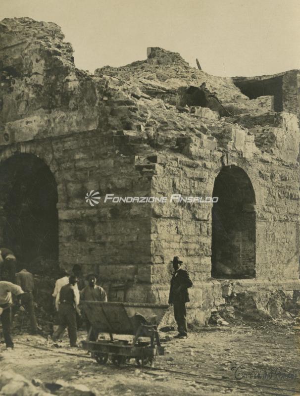 Genova - collina di S. Andrea - demolizione carceri (particolare)