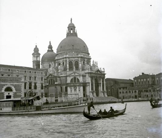 Canal Grande. Nostra Signora della Salute (taglio)