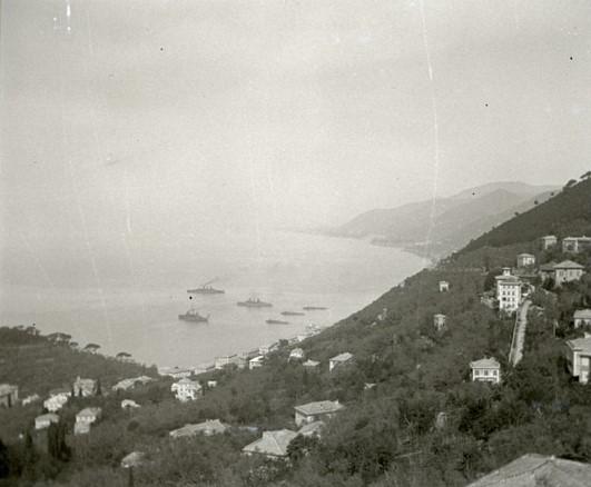 In cammino per Ruta. Veduta Camogli e riviera Ponente (taglio)