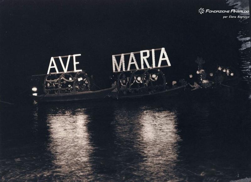 Le barche illuminate al ricevimento della Madonna Pellegrina