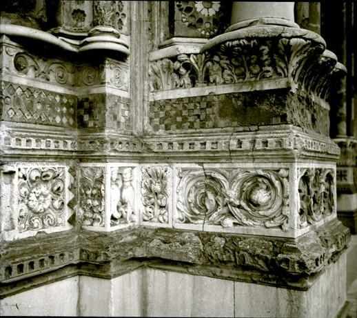 Cattedrale di San Lorenzo. Particolare della facciata (taglio)
