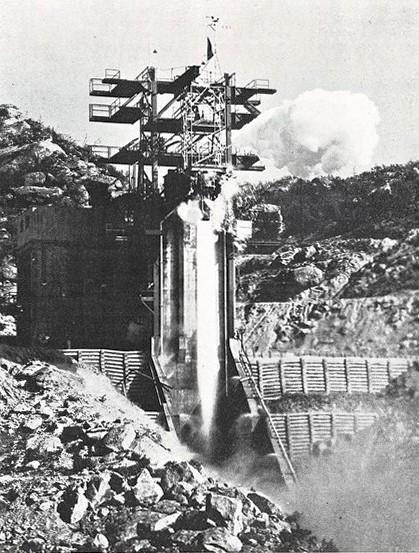 I banchi prova per motori a razzo della Società North American installati nelle montagne californiane di Santa Susanna, gennaio - febbraio 1962, anno X, n. 1, p. 59