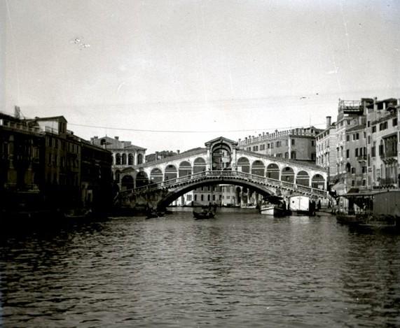 Canal Grande. Ponte di Rialto (taglio)