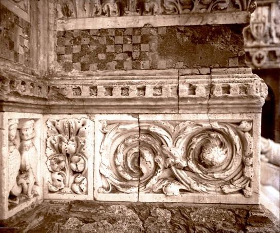 Cattedrale di San Lorenzo. Particolare della facciata (taglio)