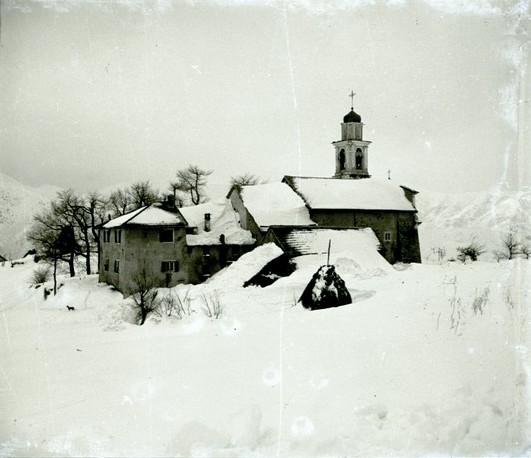 Fiaccone. La chiesa (taglio)
