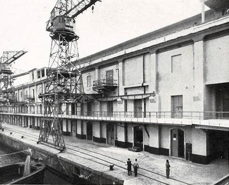 Davanzali della Darsena di Genova sui quali si aprono le porte delle celle autorefrigerate - p. 40