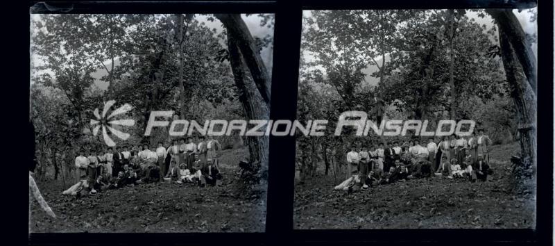 Gruppo nei boschi di Fontaneggi (originale)