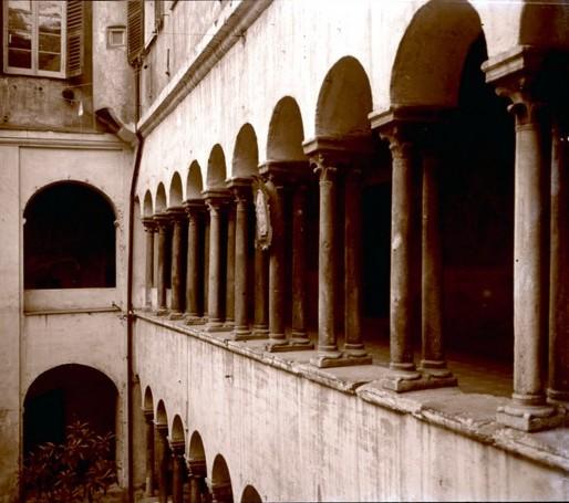 Cattedrale di San Lorenzo. Chiostro (taglio)