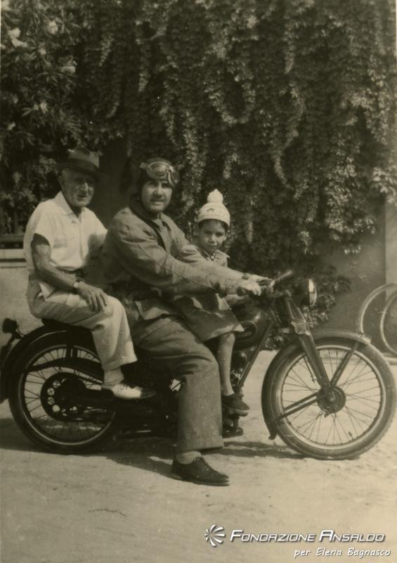 Giorgio Parodi in moto con il padre Emanuele Vittorio e il figlio Andrea