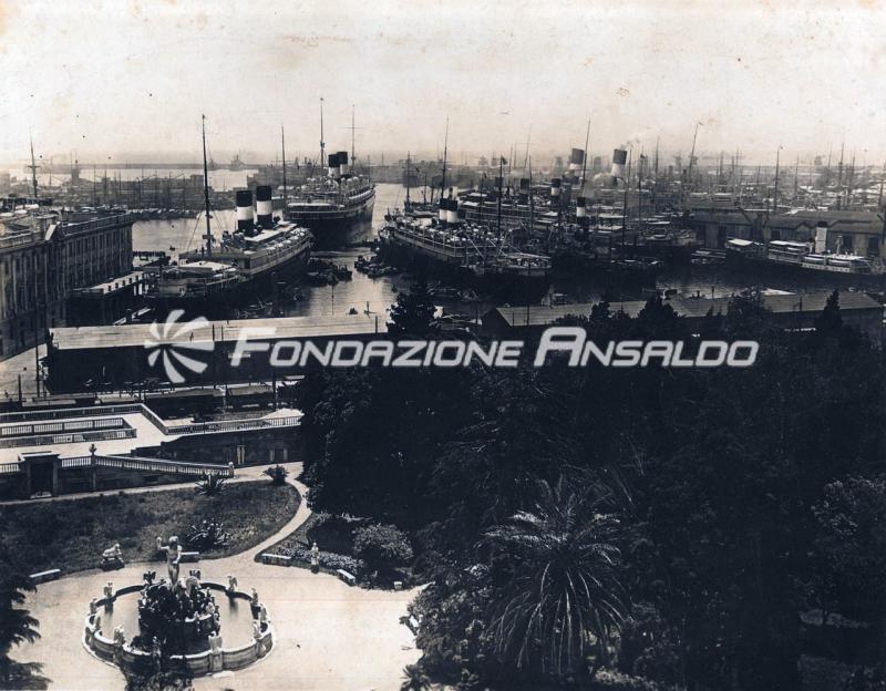 Porto di Genova - vista dal monte Righi