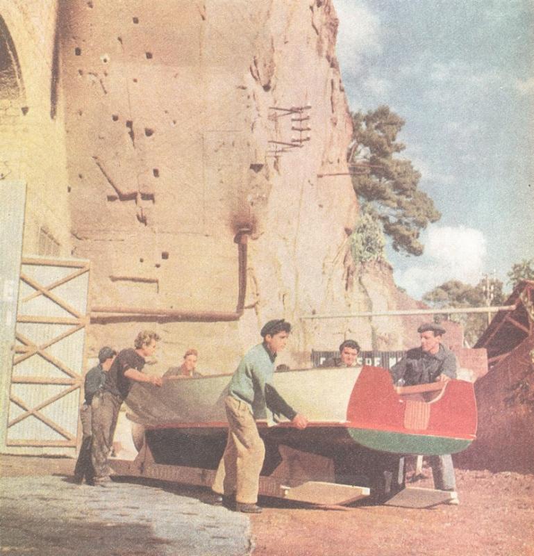 Piccola imbarcazione nel Cantiere Posillipo. - p. 45