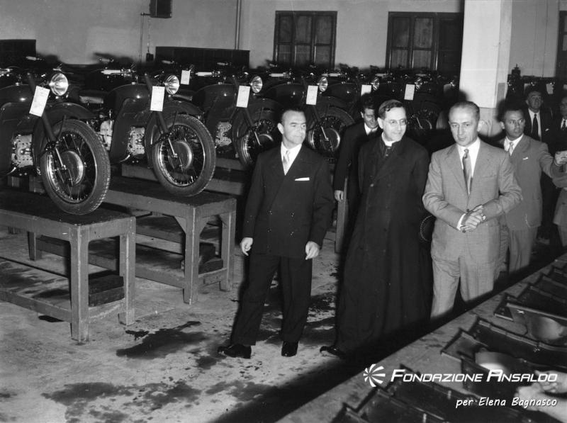 Moto Guzzi - visita dell'arcivescovo Giuseppe Siri