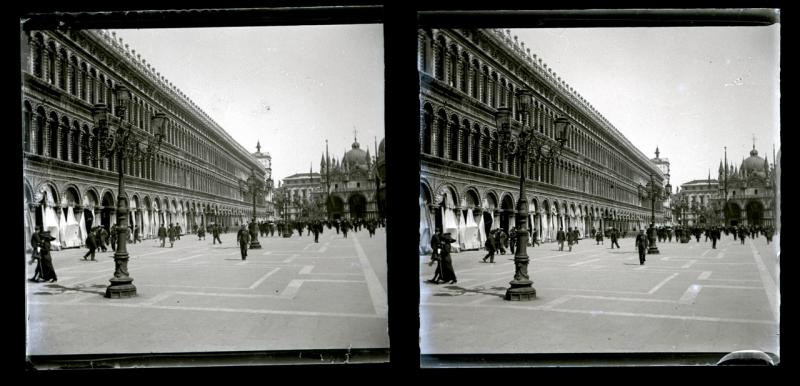 Piazza San Marco preparata per l'illuminazione (originale)