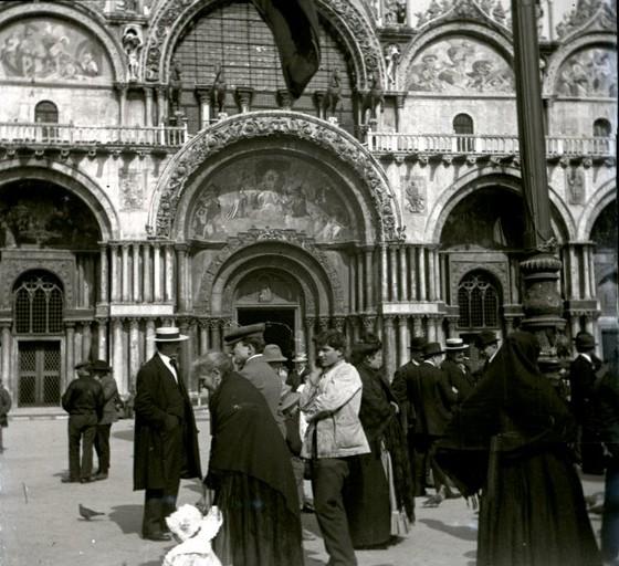 Porta maggiore con i cavalli di San Marco (taglio)
